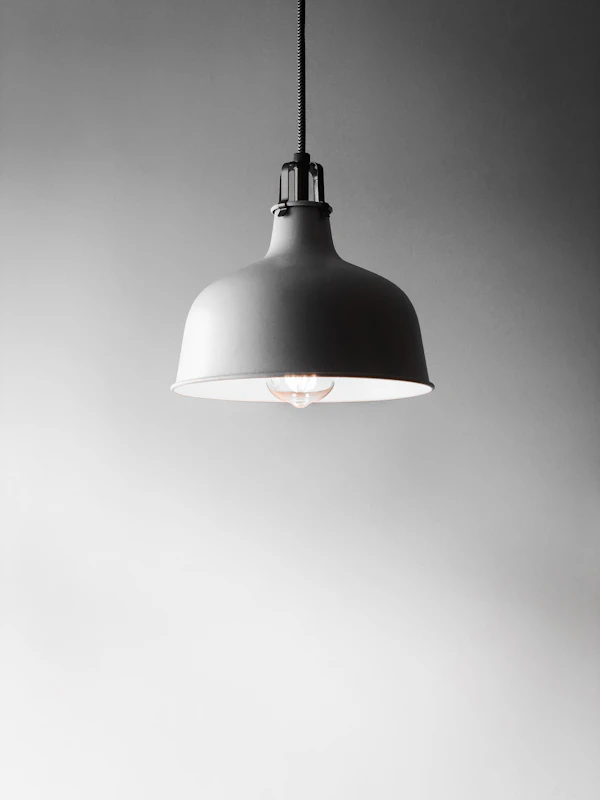 Moderne LED-Strahler an einer Decke